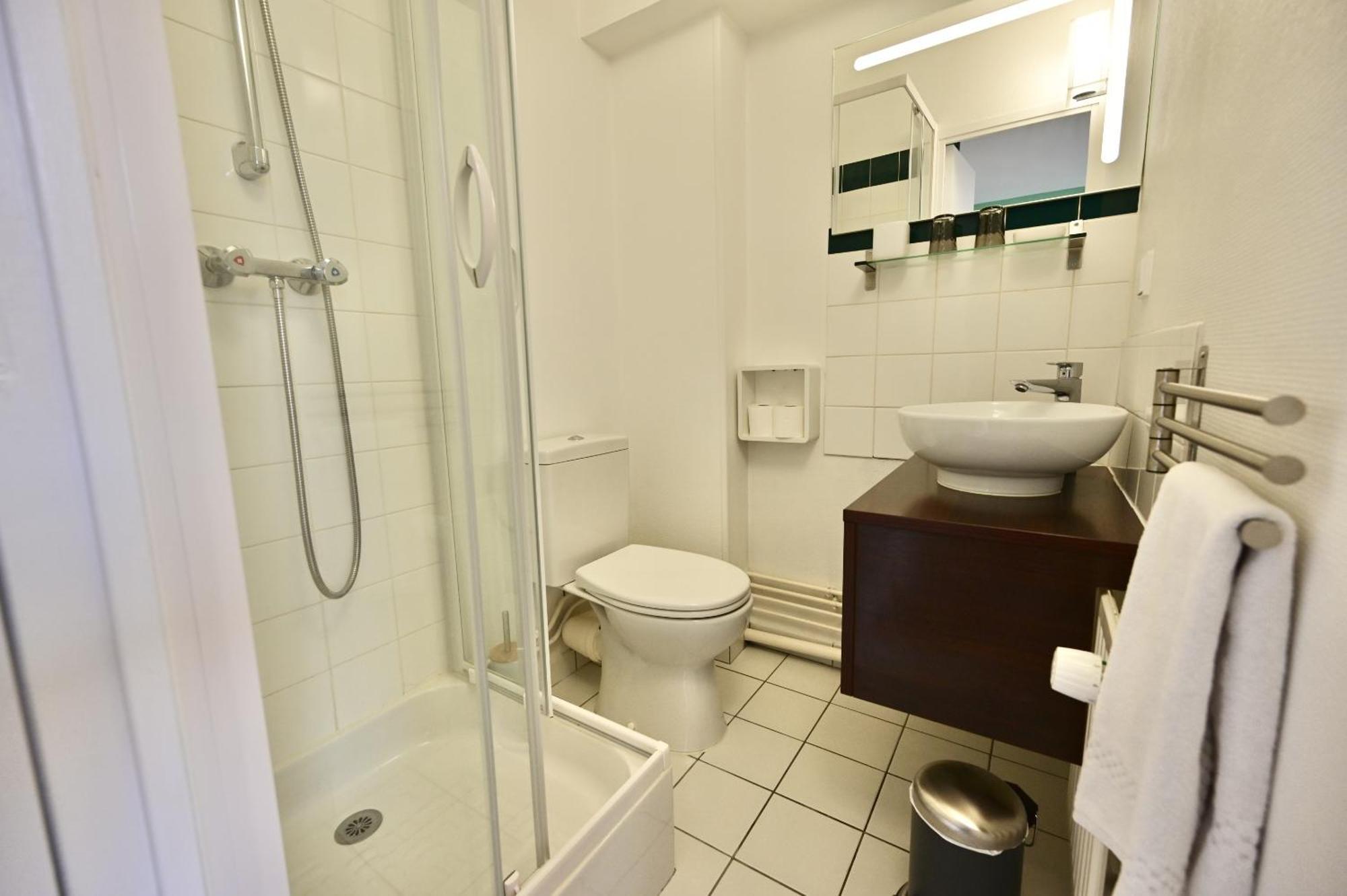 Montainville  Hotel La Cuisine Des Lulus מראה חיצוני תמונה